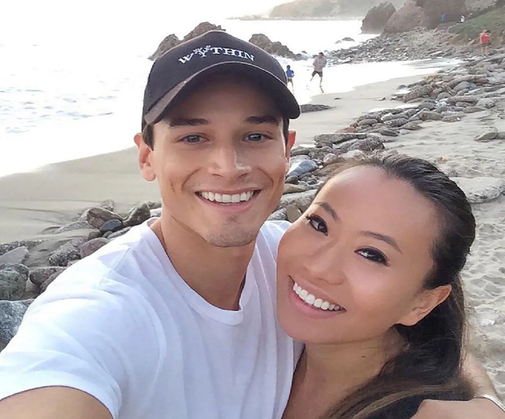 After more than five years together, Kelly Mi Li & Andrew Gray split in March 2012. 