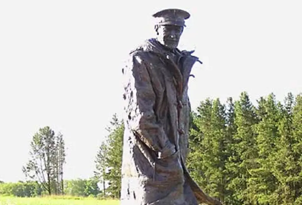 Angela Conner's David Stirling statue in the vicinity of Doune, Scotland