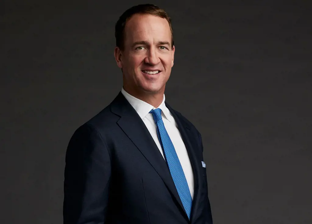 Peyton Manning will be a co-host in the ABCs The 56th Annual CMA Awards 