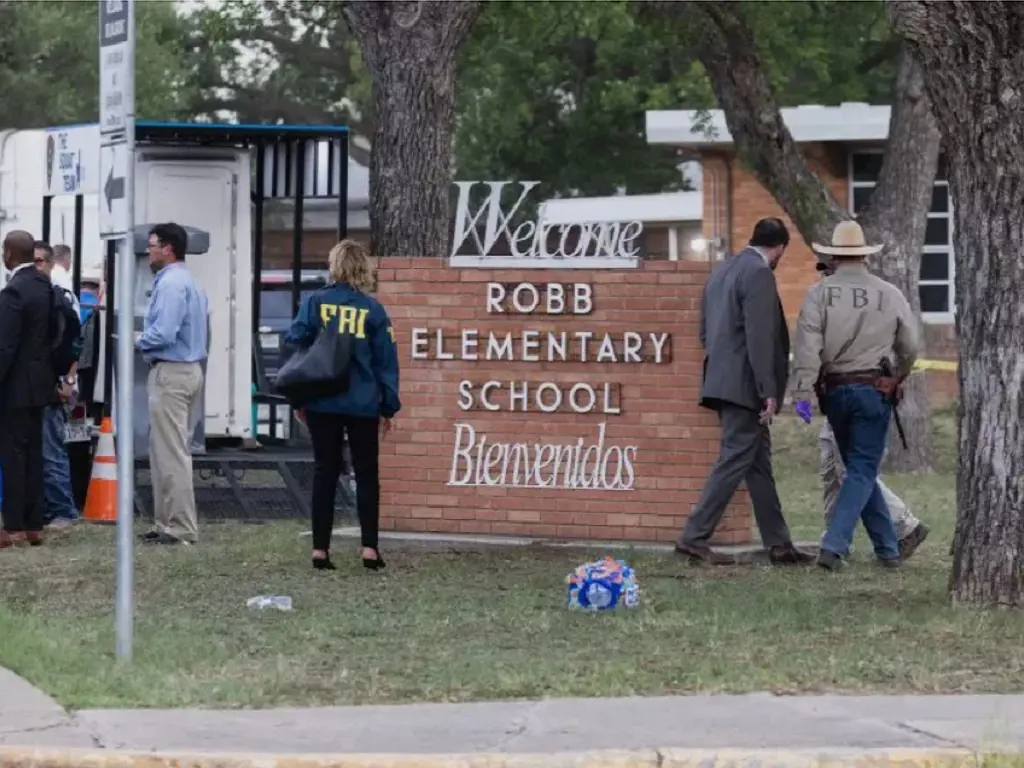 FBI and people after the shooting incident on the Texas school