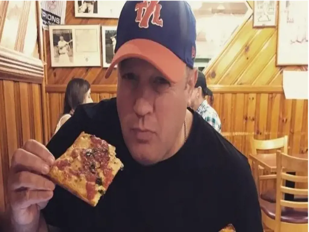 Kevin James eating pizza