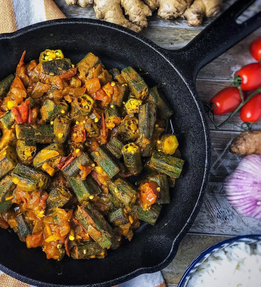 Bhindi Masala is a common curry recipe in India, especially famous in Northern part of the country