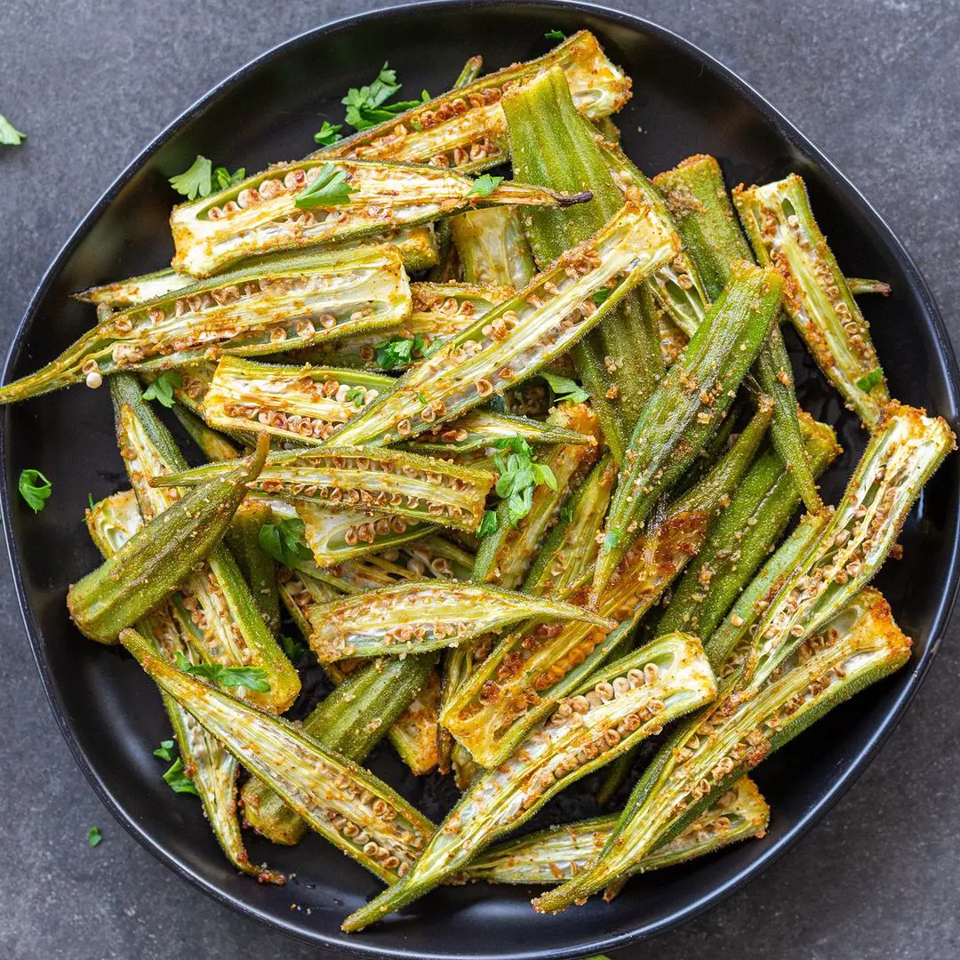 Roasted okra with garlic flavor is the healthier version of the dish