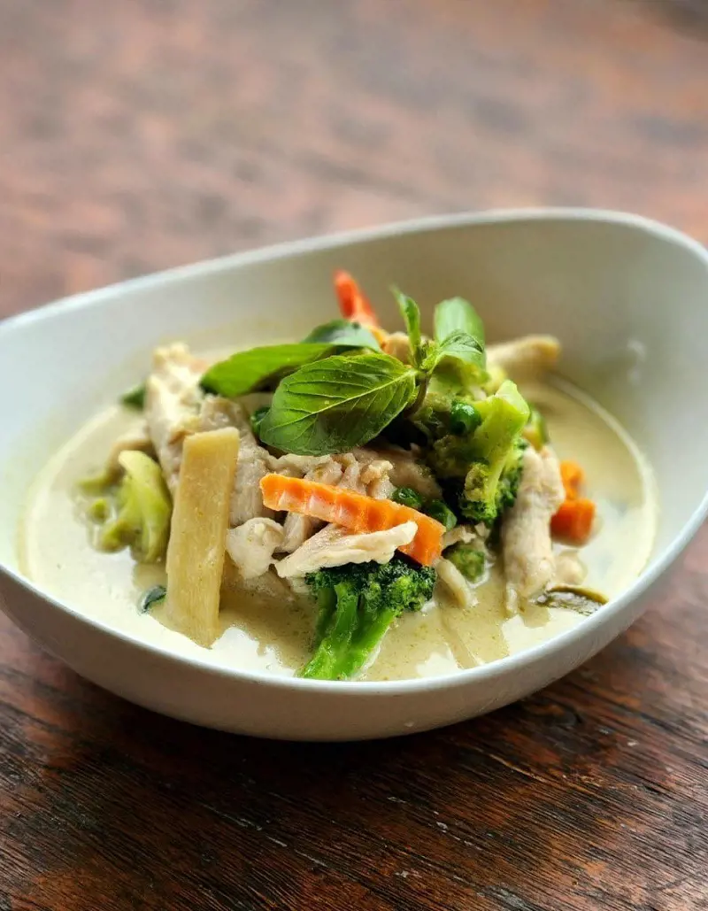 The most famous Thai curry green curry is combined with finely sliced meat with coconut milk, green curry paste, and selected vegetables