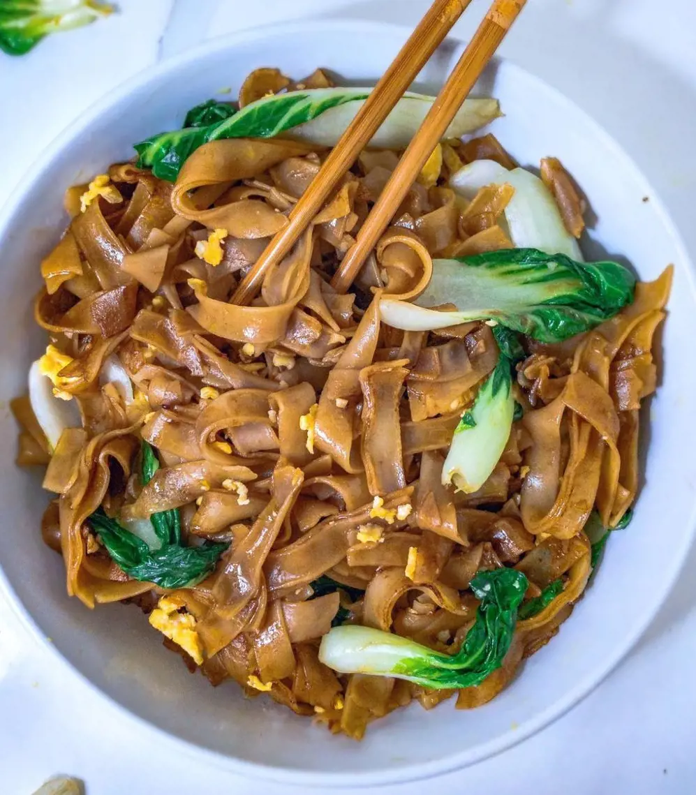 Satisfy your Thai food cravings with this Thai stir-fried noodles Pad See Ew