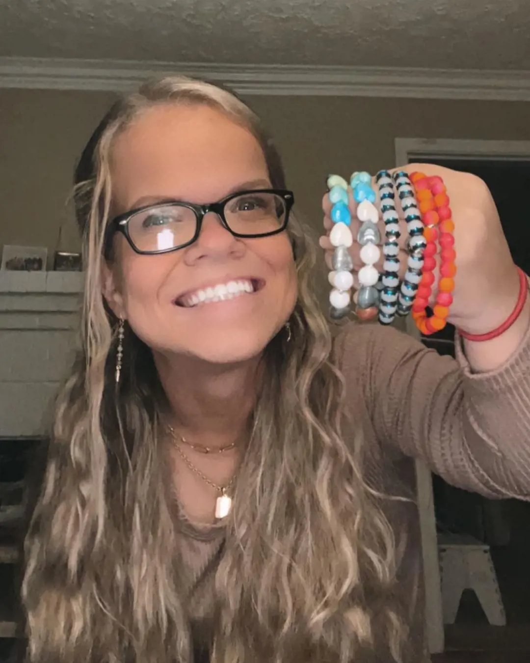Anna has opened her own business of bracelet called Fizz 4 Passion on Etsy before starting her own website